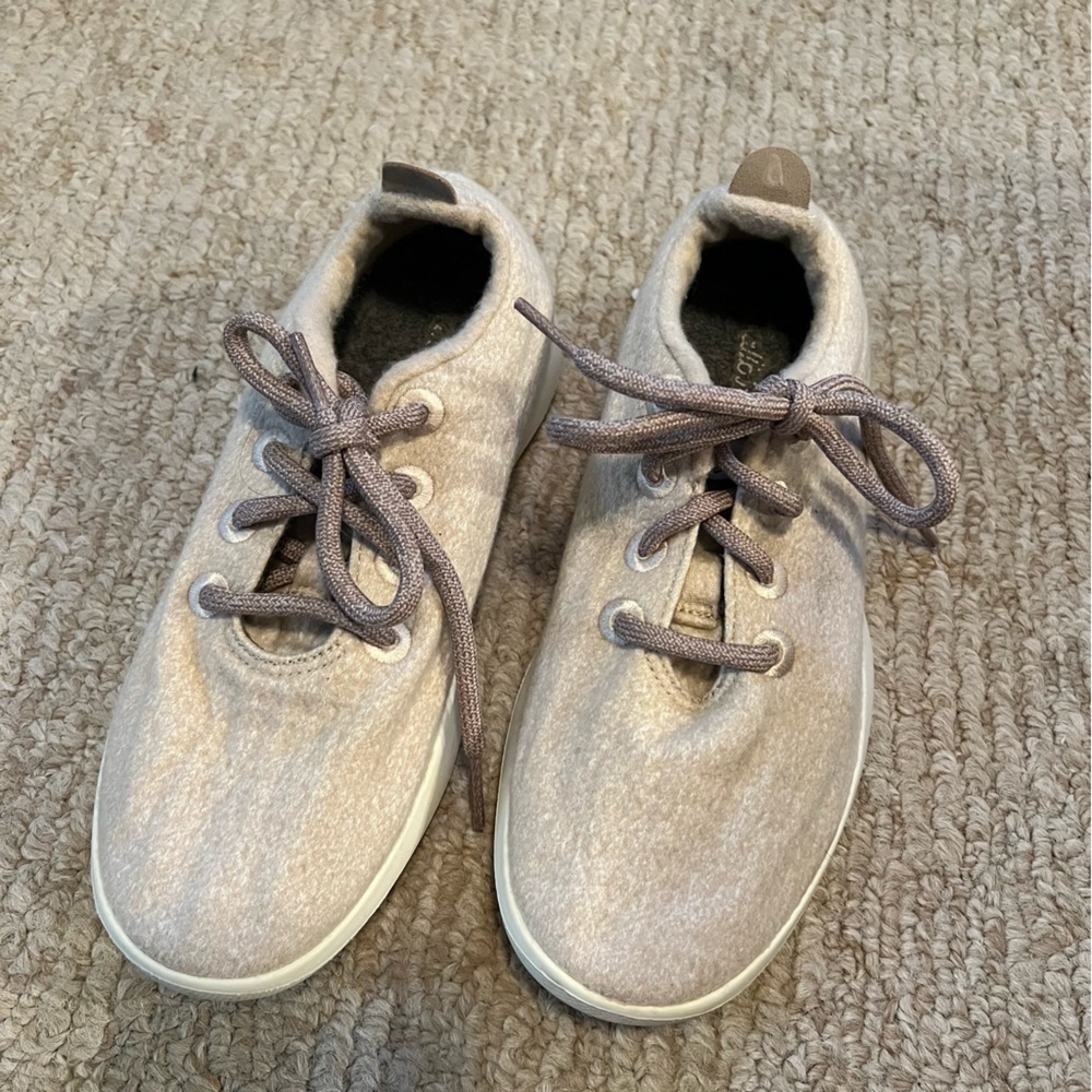 Women’s Allbirds light pink wool lace up sneakers size 7